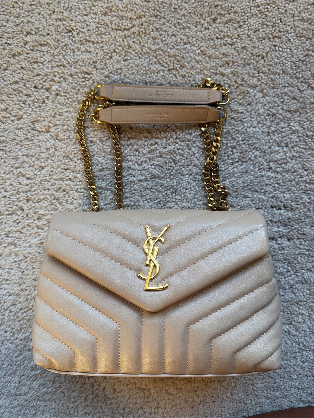🛍️ PURSE SALE - MIDNIGHT SUNDAY!!!🛍️ Beige Quilted Leather Chain Shoulder Bag